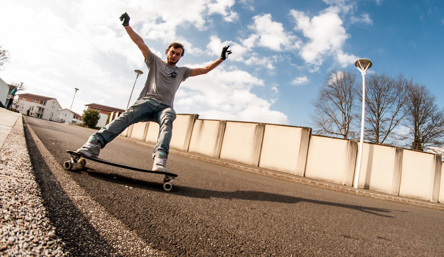 How to slide on a longboard? Guide for beginners